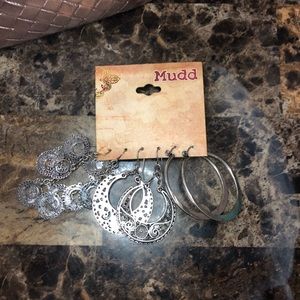 Mudd earring set